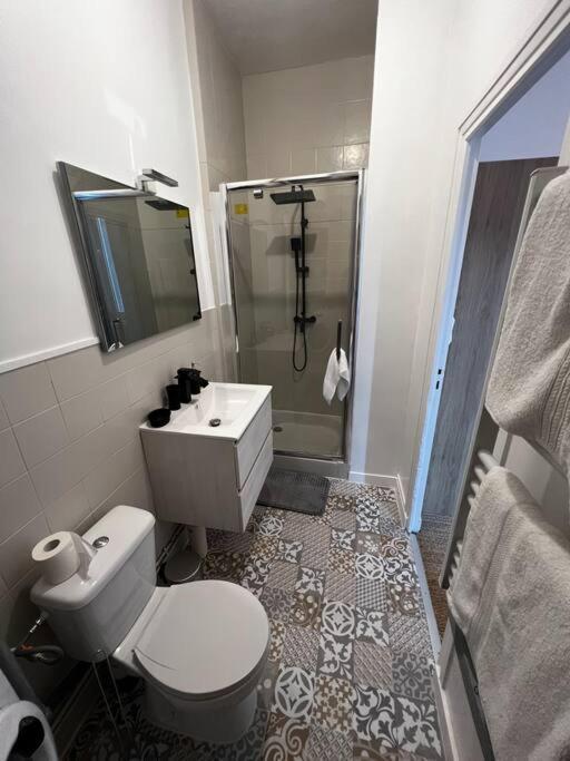 Appartement T2 Avec Terrasse Proche Cathedrale Bourges Extérieur photo